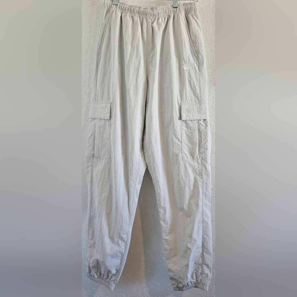 Nike Men's Standard Fit Taper Leg Pants in a light grey or "Platinum" color